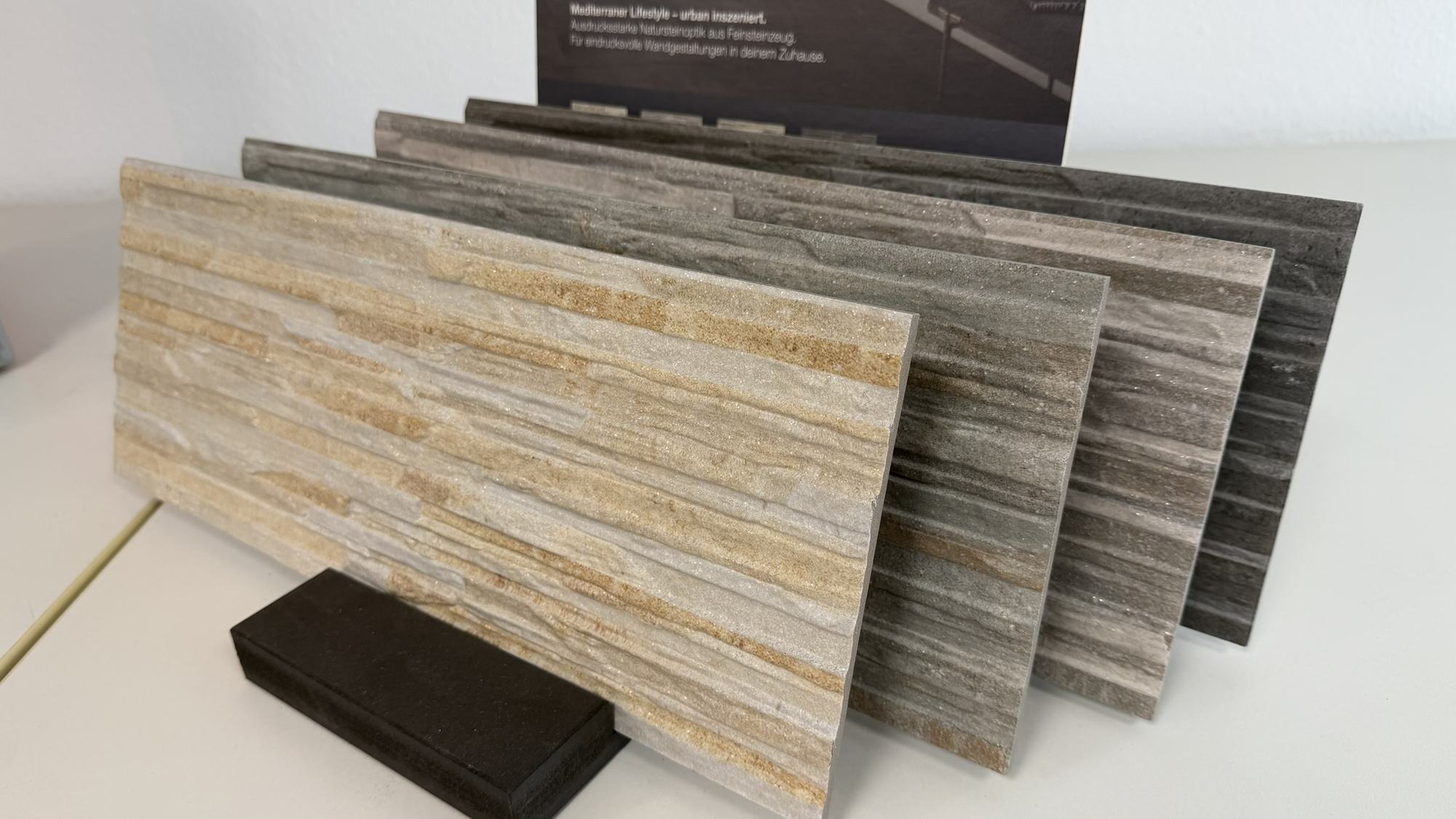 Wandfliesen aus Feinsteinzeug in Natursteinoptik